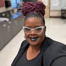 Ingrid Castelo's Instagram, Twitter & Facebook