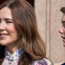 Kong Frederik alene til Margrethes fødselsdagsmiddag: Er dette mon årsagen  til dronning Marys afbud?