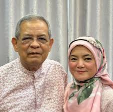 Signing logbook with old or new cfi expiration date?