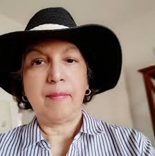 Who are the descendants of Mr Geo E Anthonisz and his wife who lived in  Bandarawela and other locations in Ceylon?