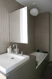 Petite Salle De Bains Avec Baignoire Recherche Google Diy Bathroom Decor Small Bathroom Small Bathroom Solutions