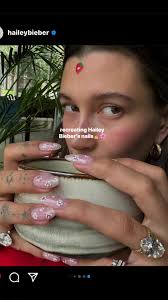 Hailey Bieber Nail Flower