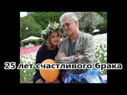 У нее есть родная дочь ксения, а также 3 приемных ребенка. Irina Alferova I Sergej Martynov Uzhe 25 Let Vmeste I U Nih Chetvero Detej Youtube 25 Let Kianu Rivz Deti