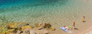 Affitto appartamenti l'oleandro marina di campo, isola d'elba]  giardino recintato, alberato e attrezzato. struttura di 8 appartamenti distante 400 metri dalla spiaggia di marina di campo e 700 metri dal centro del paese. Appartamenti Porto Azzurro In Affitto Per Vacanze All Isola D Elba