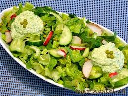 салат цезарь с курицей рецепт в домашних условиях с майонезом Zelenyj Salat S Sousom Iz Dushistoj Brynzy Salat Iz Seldereya Bystrye Recepty Salaty