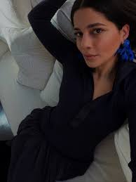 It's finally time to take out your sundresses 🌷🌹🪻🌻 @rosie_assoulin  Happy Friday 🫶🏽