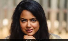 On the day of the wedding between a male dentist and a female doctor, the female doctor suddenly swapped body with her own father after a mysterious lightning strike. Actor Sameera Reddy And Kids Covid Positive Are Trying To Keep Their Spirits Up