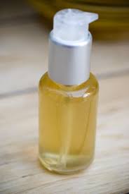 Un Petit Serum A Appliquer Avant Ou Apres Le Sechage Des Cheveux Dans La Journee En Fait Un Peu A N Importe Quel Mo Serum Pour Cheveux Serum Serum Cheveux