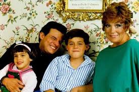Su padre fue manuel noreña, vendedor de autos, y elena grass. Mvvlurfnpyjywm