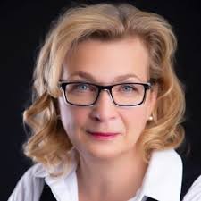 Kari Welsh (@tanquinatshaw)