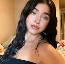 What gift did the 7-year-old boy's favorite auntie make for his girlfriend?