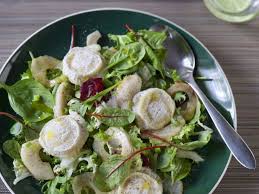 Salade De Chevre Et Poires Caramelisees Recette Salade Chevre Recettes De Cuisine Recette Salade