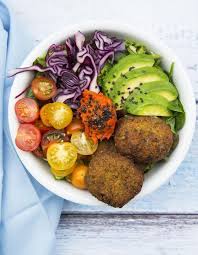 Le soir, il brûle moins. Repas Leger D Ete Elle A Table