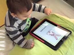 Bebe Con Ipad Encamtado De La Vida