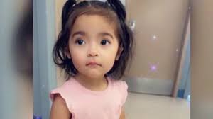 Niña de 2 años se dispara tras encontrar un arma desechada en el patio de  un preescolar