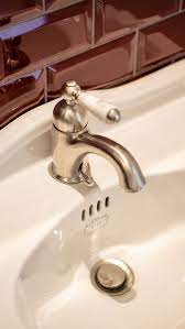 Designer waschtisch badezimmer gäste wc mit armatur. Klassische Badarmaturen