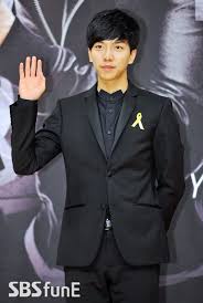 이승기 머리 스타일과 잘 어울리는 듯. ë„ˆí¬ìœ„ Pd ì´ìŠ¹ê¸° ë¨¸ë¦¬ ì¢‹ê³  ëœ¨ê±°ìš´ ê°€ìŠ´ ê°€ì§„ ë°°ìš° Sbs ë‰´ìŠ¤