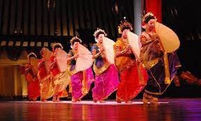 Nama Tarian Tradisional Daerah Indonesia Beserta Gambar Dan Asalnya Gambar Tarian Tarian Budaya