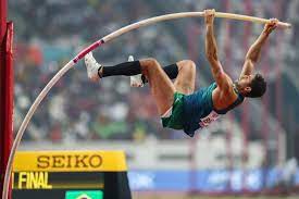 Música baseada na notícia de um atleta de salto com vara que saiu correndo nu pelas ruas de paris pois queria patrocínio. Thiago Braz Fica Em Quinto No Salto Com Vara No Mundial De Atletismo Lance