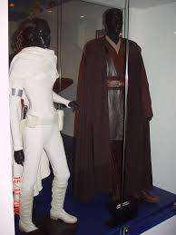 Padme is all delicate innocent, contrasted with the heavy, brooding blacks of anakin's jedi robes. Anakin And Padme Costume