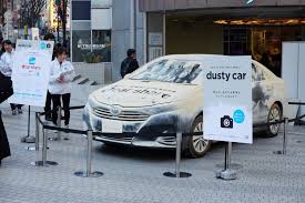 車についた ホコリ がグラフィックアートに dusty car ホコリをかぶった愛車 展示イベントを開催 spice エンタメ特化型情報メディア スパイス グラフィックアート 車 レンタカー