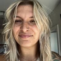 Karen Dewar's Instagram, Twitter & Facebook