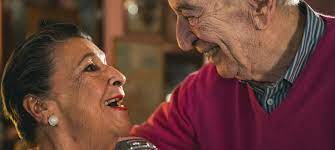 E' andata così tra giuliano e vera, ovvero giuliano montaldo e vera pescarolo , marito e moglie da quasi 60 anni, uniti da un rapporto d'amore, da un sodalizio artistico e da un legame di amicizia, un'affinità elettiva che fabrizio. Vera Giuliano In Onda Su Raiplay Newspage Allinfo It