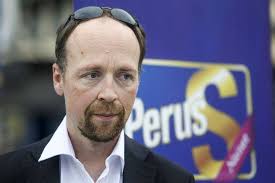 Eikö poliisilla olisi yöaikaan tärkeämpääkin tekemistä? Jussi Halla Aho