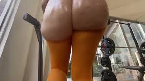 Oiled ass on Treadmill