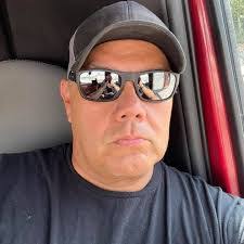 Glen Slone's Instagram, Twitter & Facebook