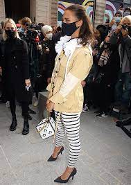 Alicia vikander and michael fassbender are expecting their first son. Alicia Vikander Gives Tomb Raider Sequel Update At Lv Paris Fashion Week Show