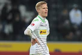 Oscar living in a colder climate than chris, apparently… (they have nice hands!). Oscar Wendt Borussia Monchengladbach