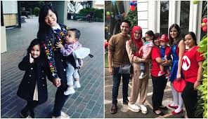 Memiliki kendaraan/motor pribadi dan memiliki sim motor yang masih aktif. Enggak Kalah Dari Sang Majikan 7 Babysitter Anak Seleb Ini Juga Mendadak Ngehits Boombastis Com Portal Berita Unik Viral Aneh Terbaru Indonesia