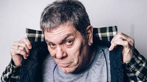 Multa de R$ 60 mil: Roger faz acordo após criticar menina vítima de estvpr0