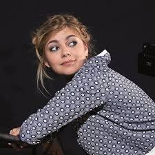 Après le succès de son premier album « chambre 12 » qui s'est écoulé à plus de 1,1 million d'exemplaires, louane confirme son succès avec son deuxième album éponyme déjà certifié. Louane Freund Burgerlich Anne Peichert Auch Unter Dem Kunstlernamen Louane Emera Bekannt Ist Eine Franzosische Sangerin Und Schauspielerin