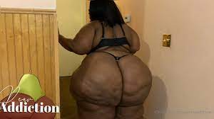 SSBBW Pearaddiction Walking Around