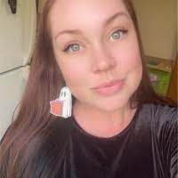 Ashley Leonhardt's Instagram, Twitter & Facebook