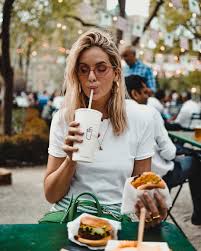 Roos Anne Van Dorsten On Instagram Shake Shack In Madison Square Park Such A Cool Place To Have Your Burger Moderosa Food Shakeshack Newyork T Dorsten