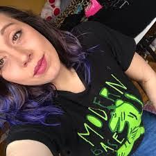 Cassandra Moll's Instagram, Twitter & Facebook