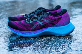 The numerous hexagons forming a honeycomb pattern somewhat resemble a shallower tread pattern to traditional trail running shoe. Asics Gel Nimbus Lite 2 Performance Review Believe In The Run