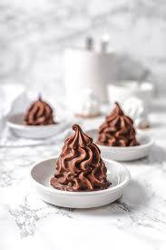 Schaumkusse Mit Karamellkern So Cremig Und Lecker Life Is Full Of Goodies Rezept In 2020 Einfacher Nachtisch Coole Desserts Lecker