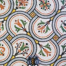 Au Nom De L Art Un Mec A Eclate Une Mercedes Benz Faite De 12 000 Miroirs Creators Decoration Mur Art Carrelage Mosaique