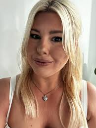 What type of therapist or Dr is best suited for Bipolar Disorder, Anxiety,  Panic Attacks, Dissociative Disorder, Physical and Sexual Abuse?