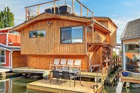 Floating Home Seattle Houseboat With Views Of Downtown Floating House House Boat Boat House Interior
