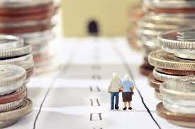 Ce se va întâmpla cu pensionarii se pare că se recalculează sporurile, indemnizațiile, compensațiile, primele și celelalte elemente ale sistemului de salarizare, până la data încetării raporturilor de serviciu. AtenÈie Pensionari Se RecalculeazÄ Aceste Pensii Cine Este Vizat De Noua Lege