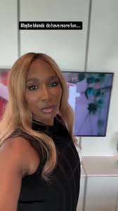 𝐋𝐨𝐯𝐢𝐧𝐠 𝐭𝐡𝐢𝐬 𝐛𝐥𝐨𝐧𝐝 𝐥𝐨𝐨𝐤 𝐨𝐧 𝐕𝐞𝐧𝐮𝐬!!  𝐀𝐛𝐬𝐨𝐥𝐮𝐭𝐞𝐥𝐲 𝐬𝐭𝐮𝐧𝐧𝐢𝐧𝐠 𝐚𝐬 𝐚𝐥𝐰𝐚𝐲𝐬! 🔥  #venuswil#venuswilliams#tennisplayer #tennis #icon #beauty (𝐯𝐢𝐚  𝐕𝐞𝐧𝐮𝐬 𝐈𝐆 𝐬𝐭𝐨𝐫𝐲)