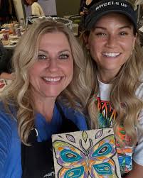 Just wrapped up the most amazing sgraffito class with the incredibly  talented Sarah Anderson!🤩 @sarahandersonceramics I'm so inspired by her  work—Sarah is truly a master of her craft and such a generous