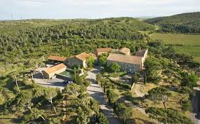 Il se situe dans le village de jonquières, département de l'hérault. Chateau De Jonquieres Plateforme Event