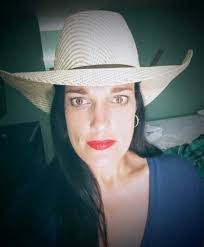 Wendy Bricker's Instagram, Twitter & Facebook