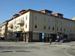 Det är lätt att ta sig till tex köpenhamn med tåg det tar 1 timme och 55 minuter. Alvesta Tagstation Parkering